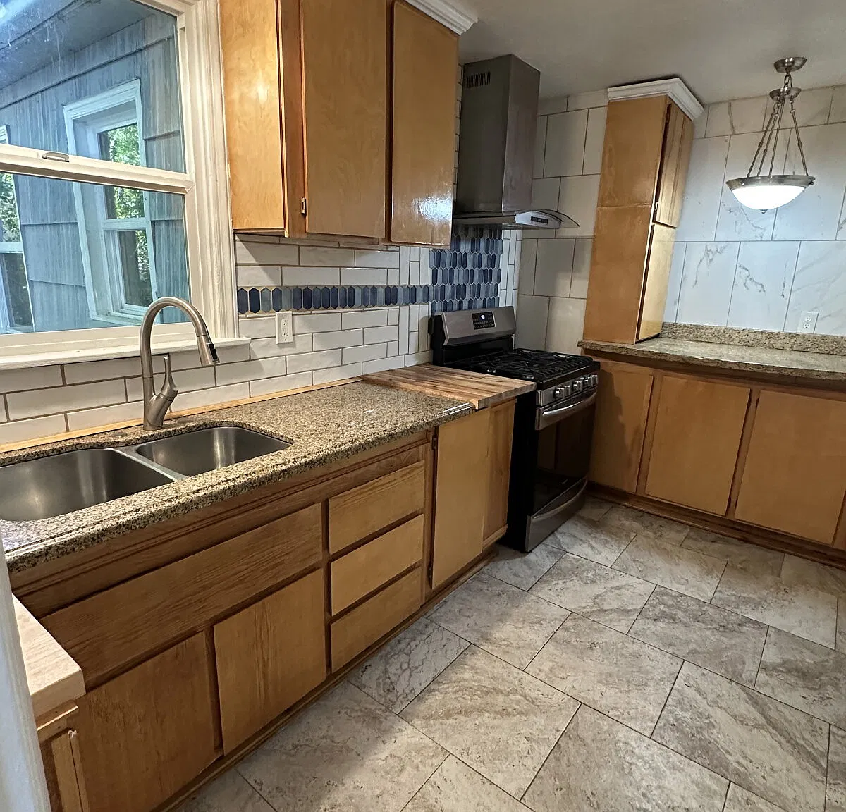 2 bed, 1.0 bath, 842 sqft, $1,750 — Photo 2