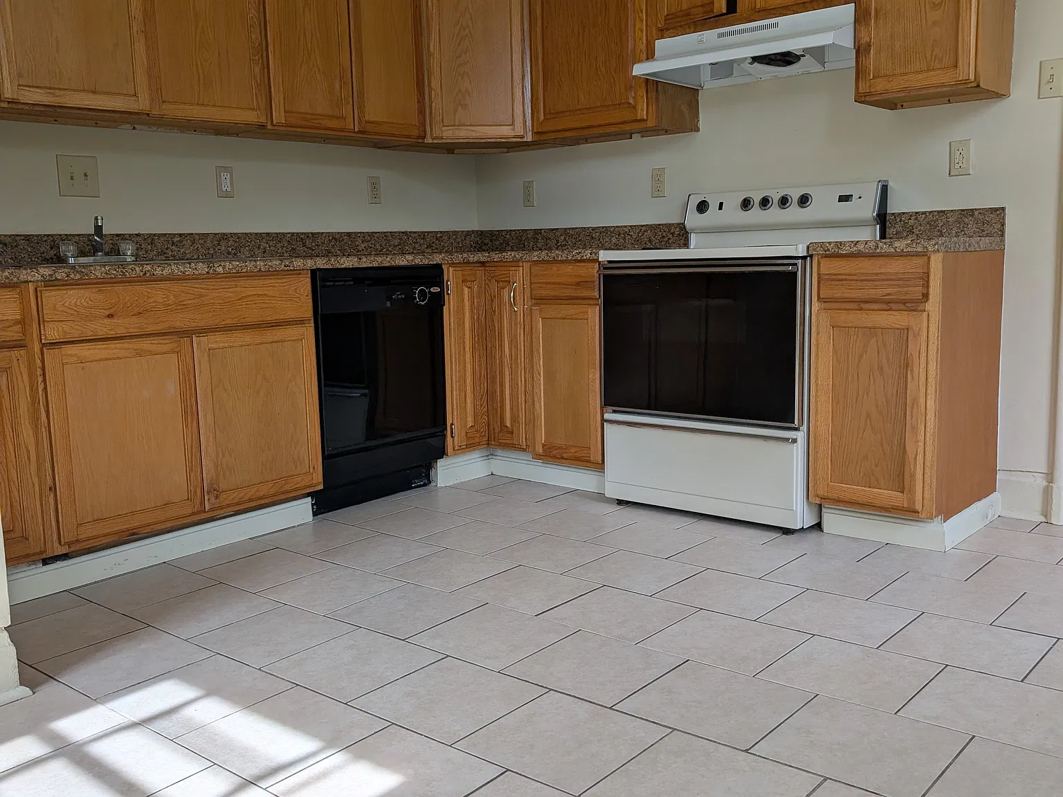 4 bed, 1231 sqft, $1,850 — Photo 2