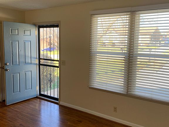 4th image of 653 Revels Dr