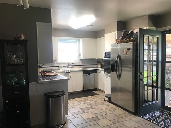 3rd image of 1407 Hillcrest Dr