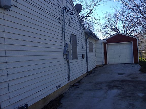 3rd image of 1202 Sissom Ct