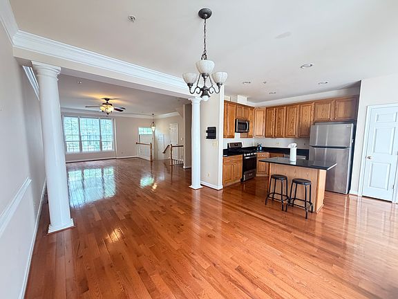 5th image of 225 Deer Meadow Ln