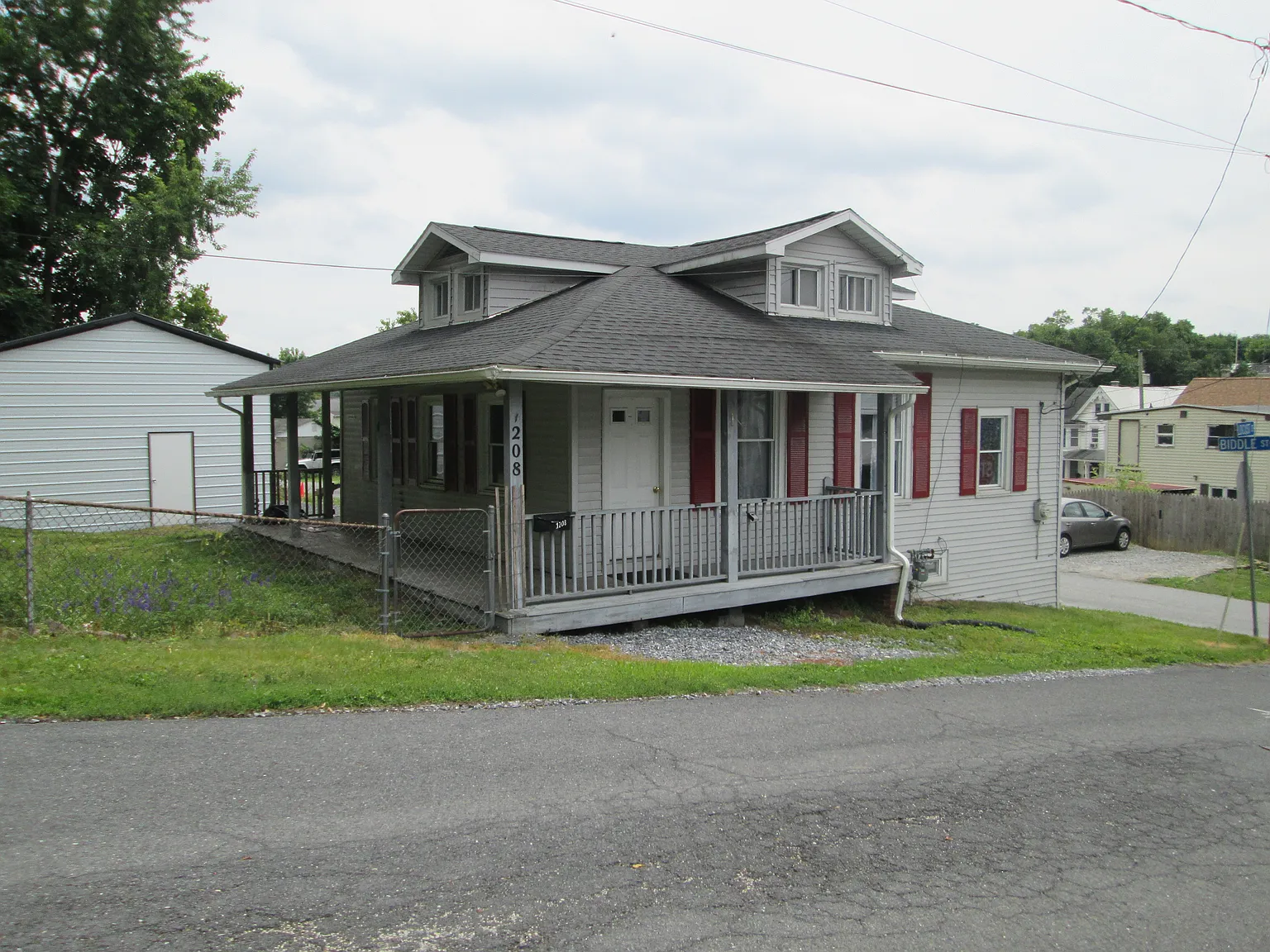 3 bed, 874 sqft, $1,600 — Photo 1