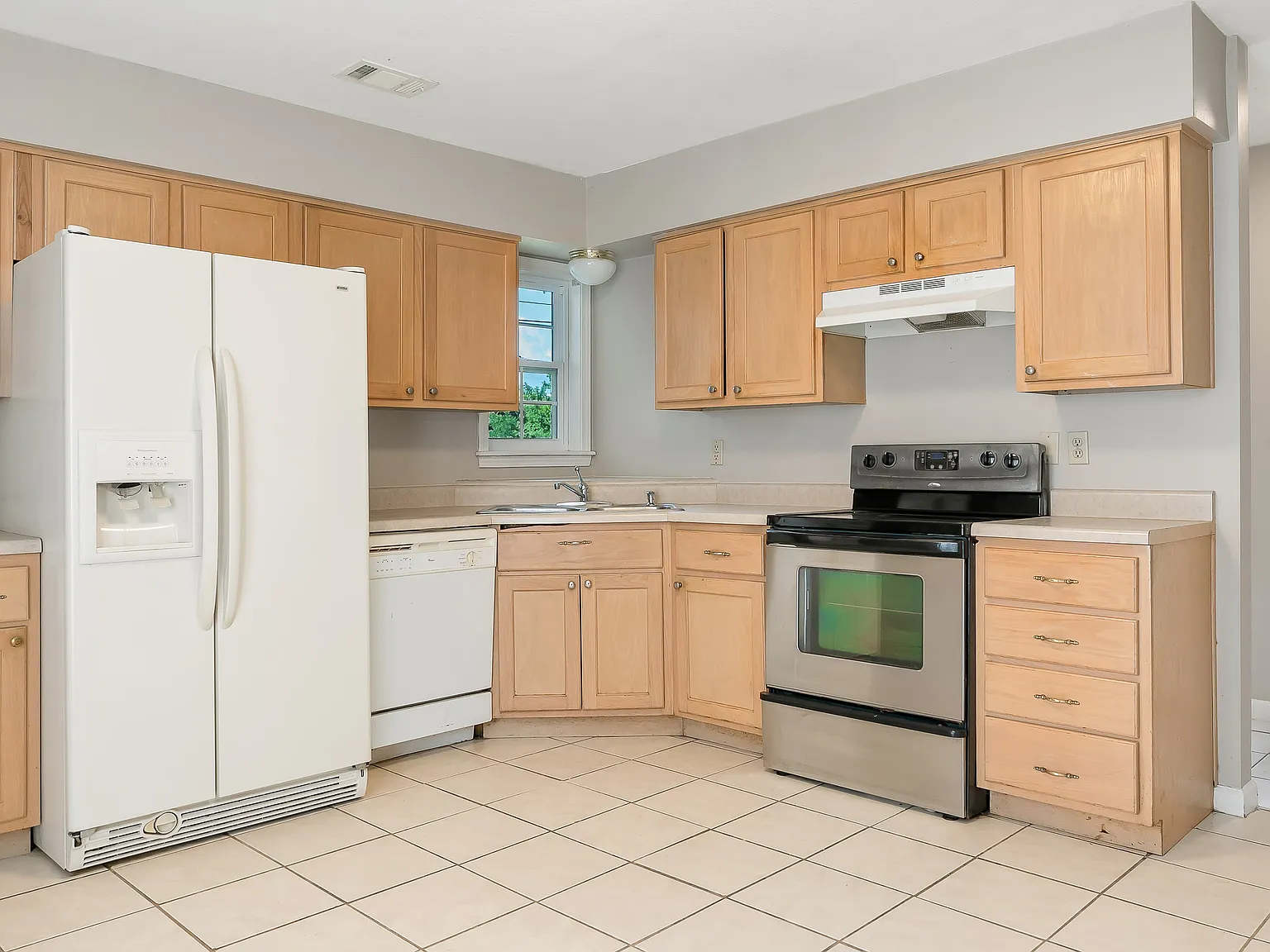 3 bed, 1180 sqft, $1,500 — Photo 2