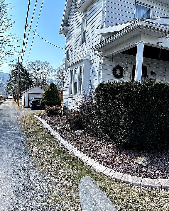 1st image of 424 Mulberry St