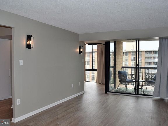 4th image of 4500 S Four Mile Run Dr APT 1106