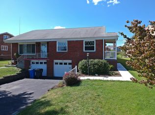 94 Greenbriar Dr, Pittsburgh, PA 15220
