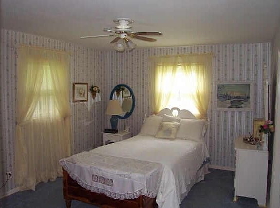3rd image of 2025 E Winchester Dr