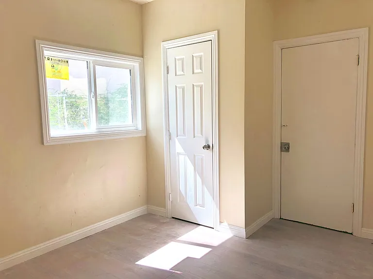 10227 1/2 California Ave — Photo 14
