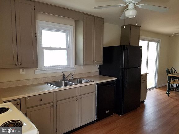 2nd image of 703 S Brynwood Dr