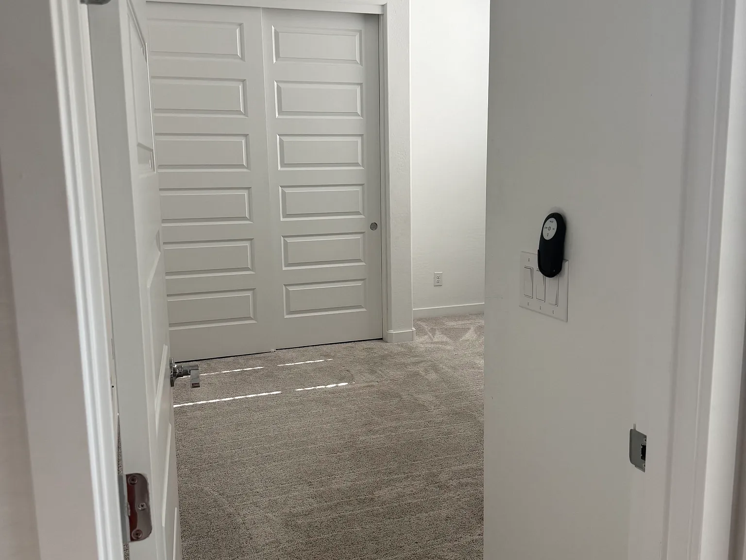 4 bed, 2389 sqft, $1,000 — Photo 2