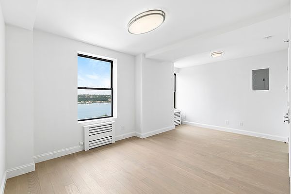 1st image of 915 W End Ave Penthouse 4
