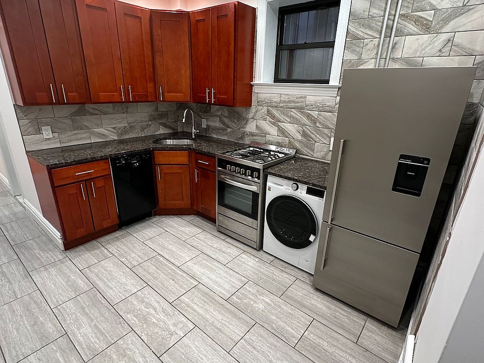 2nd image of 493 7th Ave APT 3R