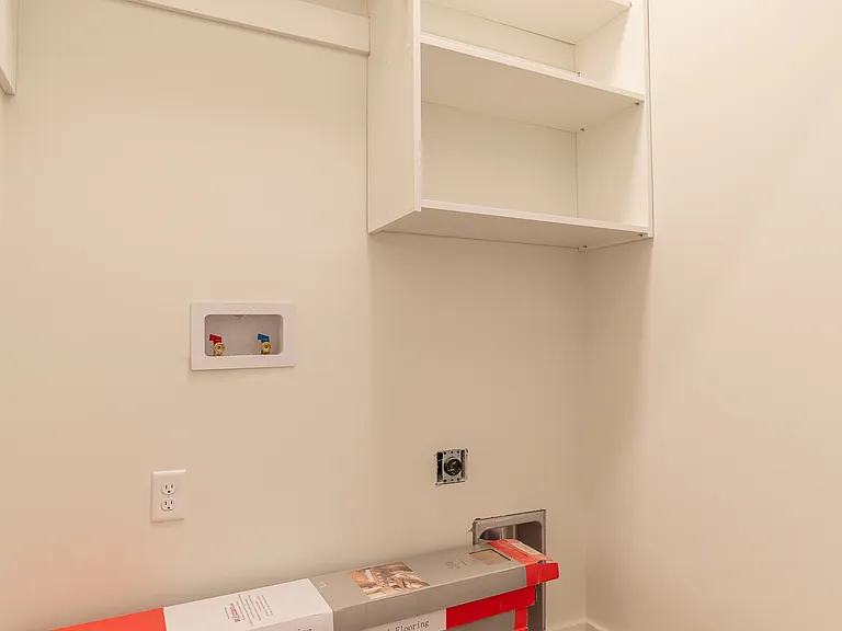 5706 Zurich Way — Photo 4