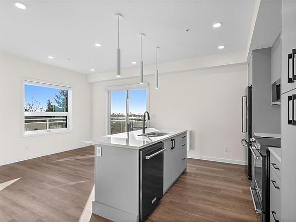 4th image of 1102 Esquimalt Rd #410