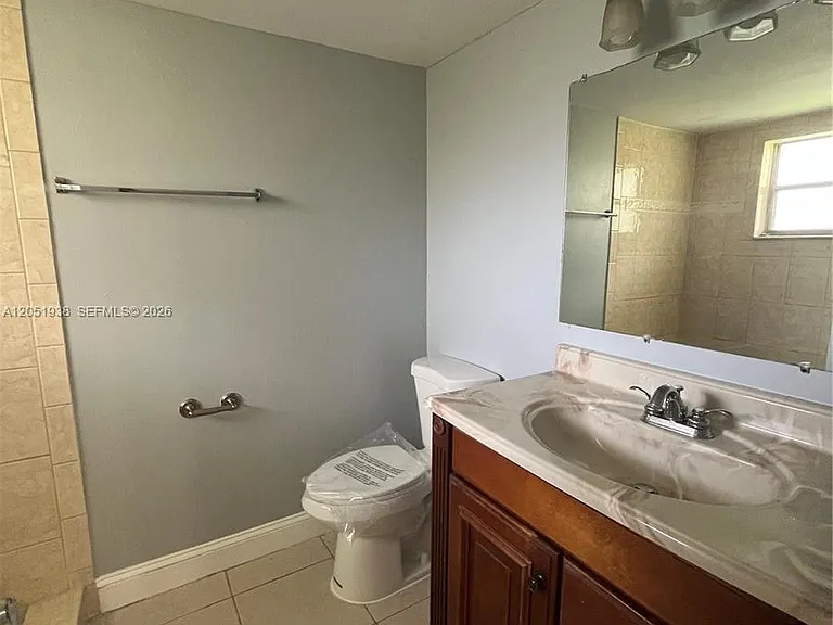 2740 Forest Hills Blvd #202 — Photo 19