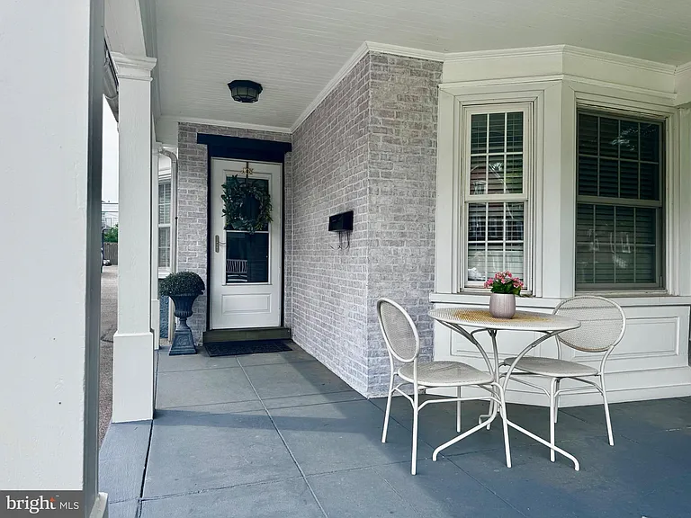 24 Thomas Ave — Photo 8