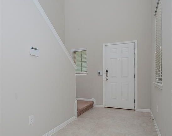 5th image of 121 Eagle Brook Ln