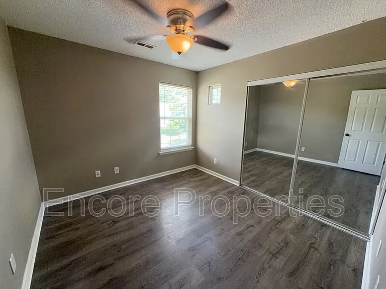 221 Danesway Dr — Photo 10