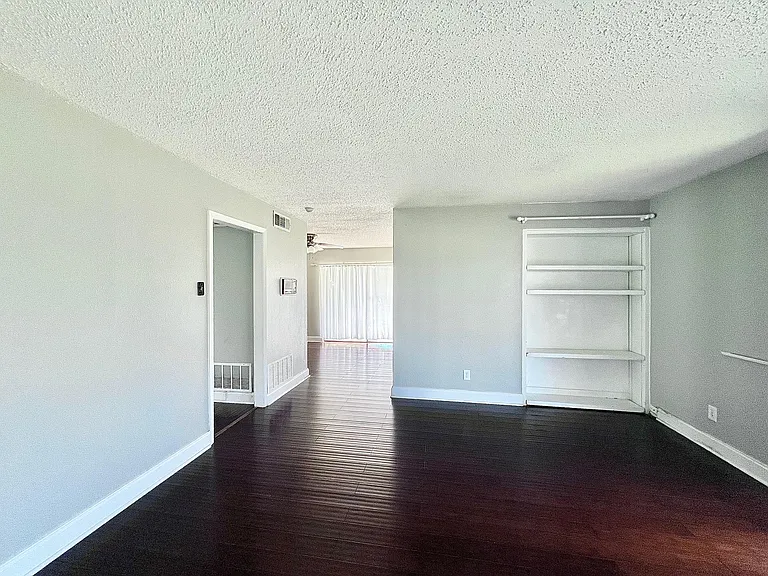 1301 Grant Dr — Photo 9
