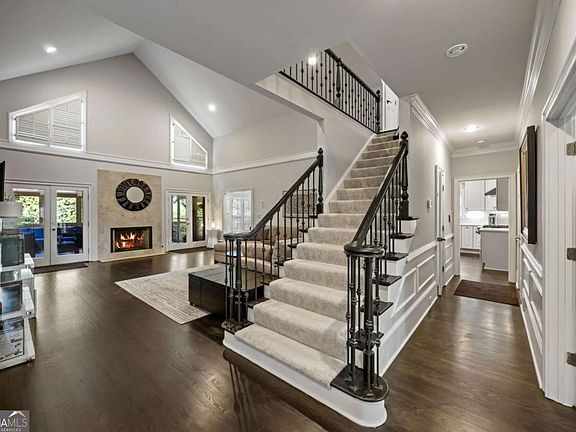 4th image of 240 Embassy Ct
