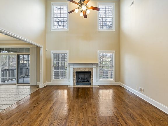 5th image of 137 Clarendon Trce