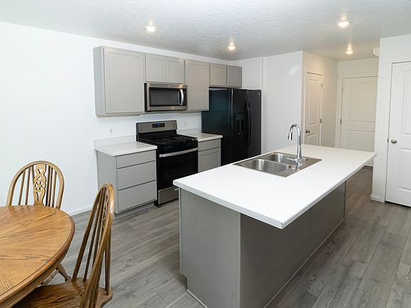 4th image of 1809 N Blue Iris Ave #1068
