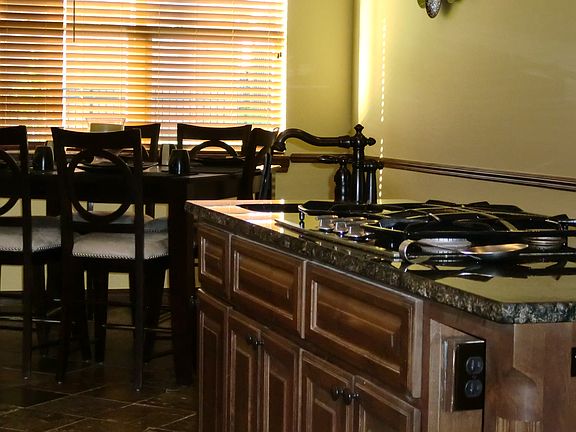 Kitchen Island/Eat In