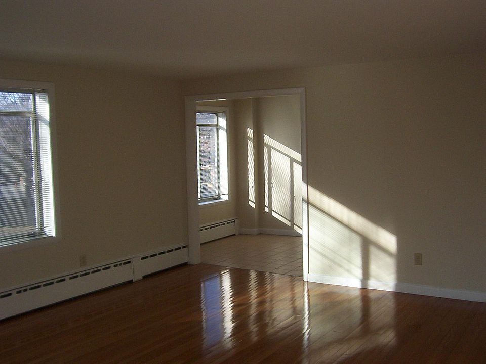 2nd image of 1111 Massachusetts Ave