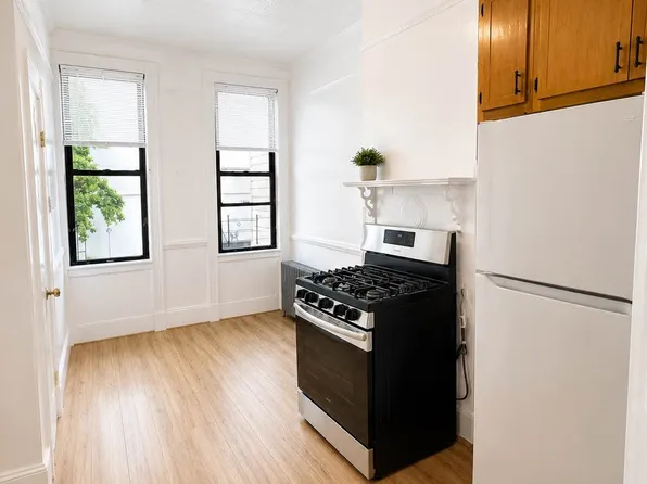 313 Onderdonk Avenue image 1 of 8