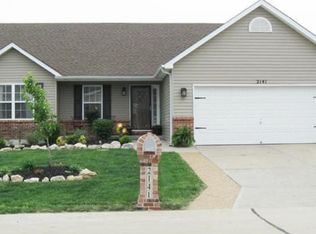 2141 Warwick Castle Dr, Imperial, MO 63052