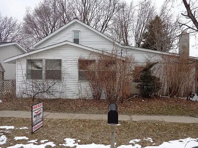 152 Russell St photo 1