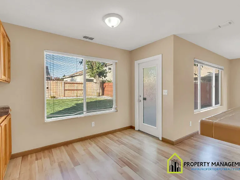 10118 Hampton Oak Dr — Photo 45