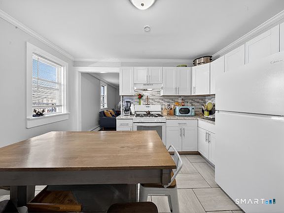 3rd image of 1389 Pembroke Street