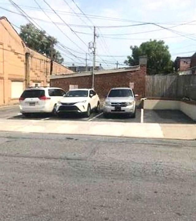 2nd image of 1325 W Chew St