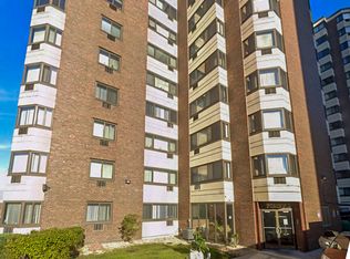 7337 S South Shore Dr APT 1128, Chicago, IL 60649
