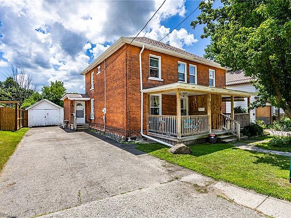 2nd image of 302 Simcoe St