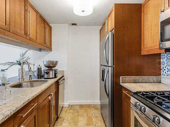 4th image of 380 Lenox Ave APT 4E