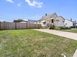 1727 Sycamore St, Wyandotte, MI 48192