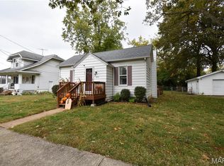 615 E Macoupin St, Staunton, IL 62088
