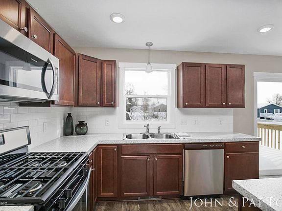5th image of 5712 Haughey Ave SW