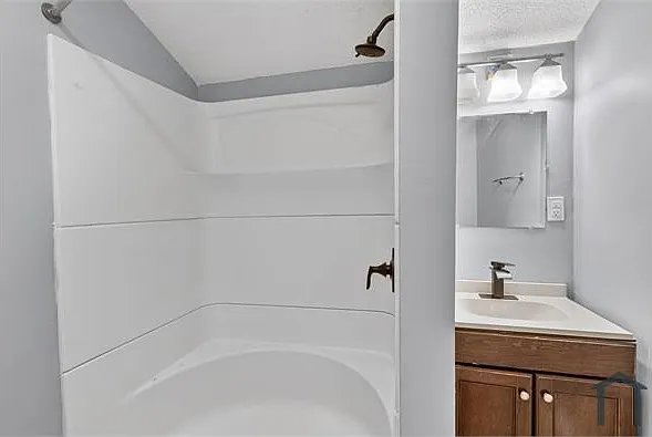 4 bed, 1821 sqft, $1,875 — Photo 2