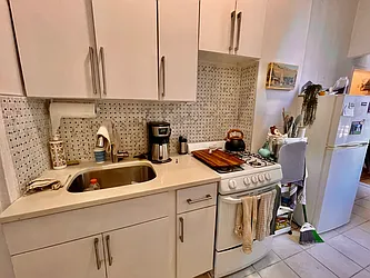 Rented by R New York