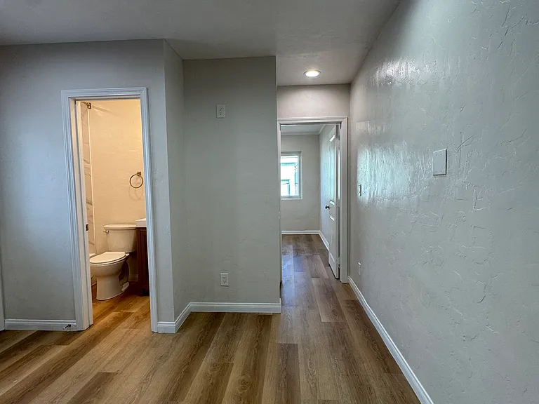 Full kitchen & small living area