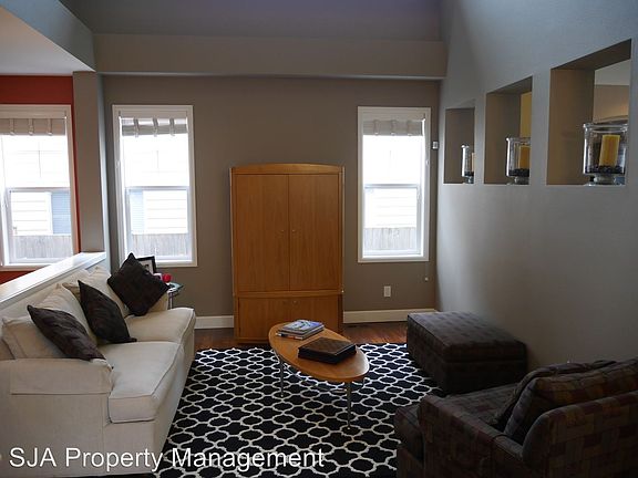 3rd image of 906 272nd Pl SE