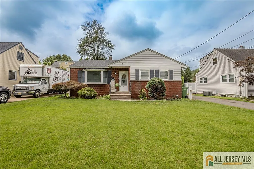 3 bed, 2.0 bath, 964 sqft, $3,500 — Photo 2