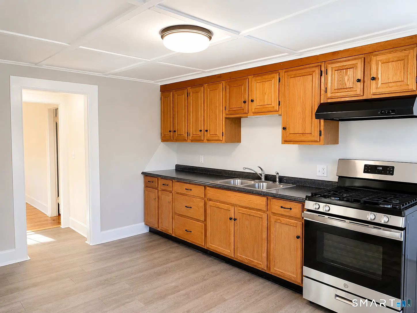 3 bed, 1.0 bath, 1100 sqft, $1,700 — Photo 3