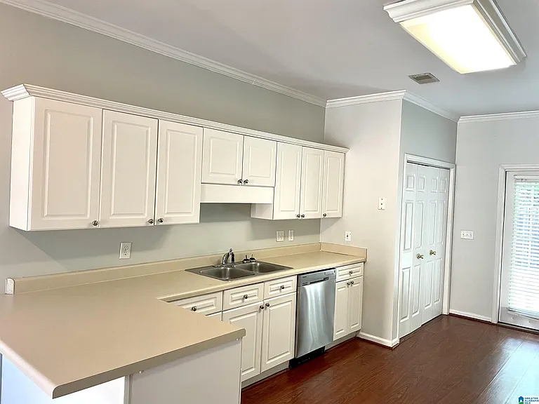 3524 Savannah Park Ln — Photo 5