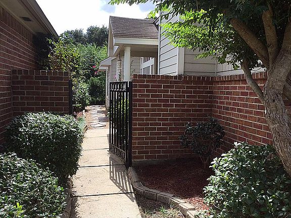 2nd image of 16027 Glenbrook Knoll Ln