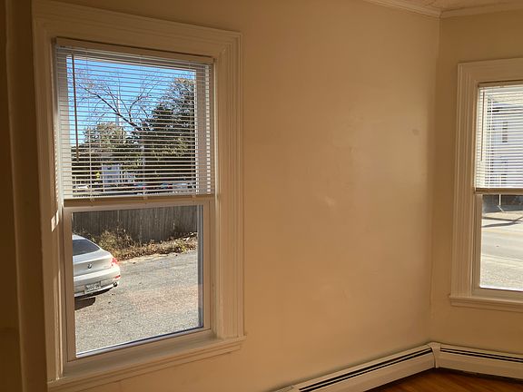 2nd image of 259 Woodford St APT 3